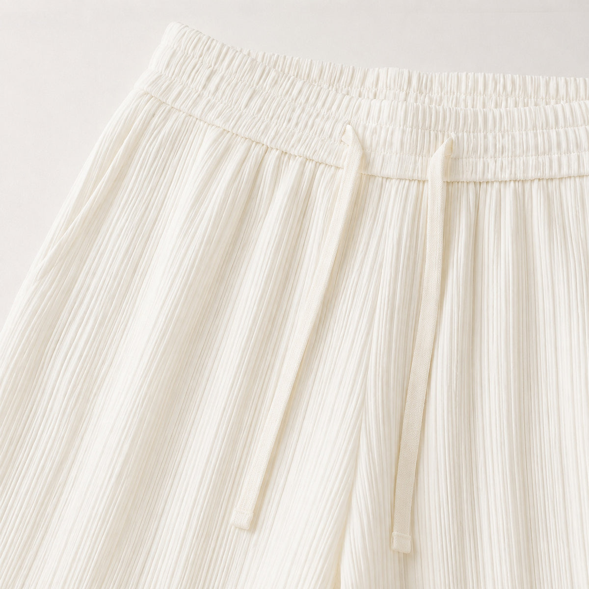 Wide-leg trousers fabric and waist detail